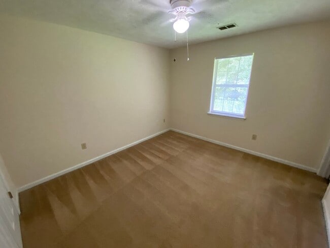 Building Photo - PRE-LEASING FOR AUGUST 2026!