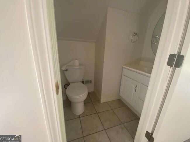 Building Photo - 522 Capri Dr