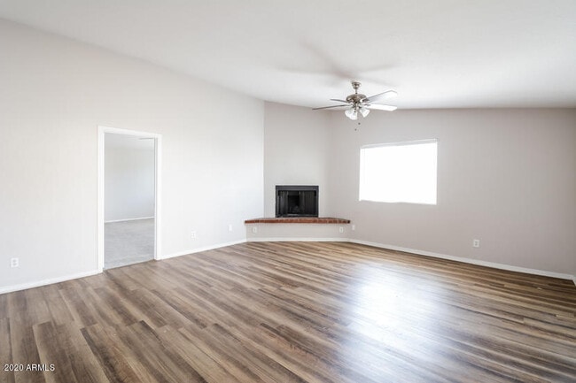 Building Photo - 10915 W Glenrosa Ave