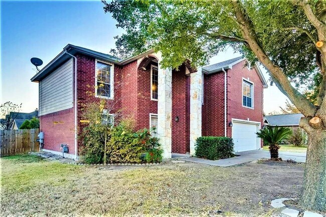 Building Photo - 1301 Knippa Cove