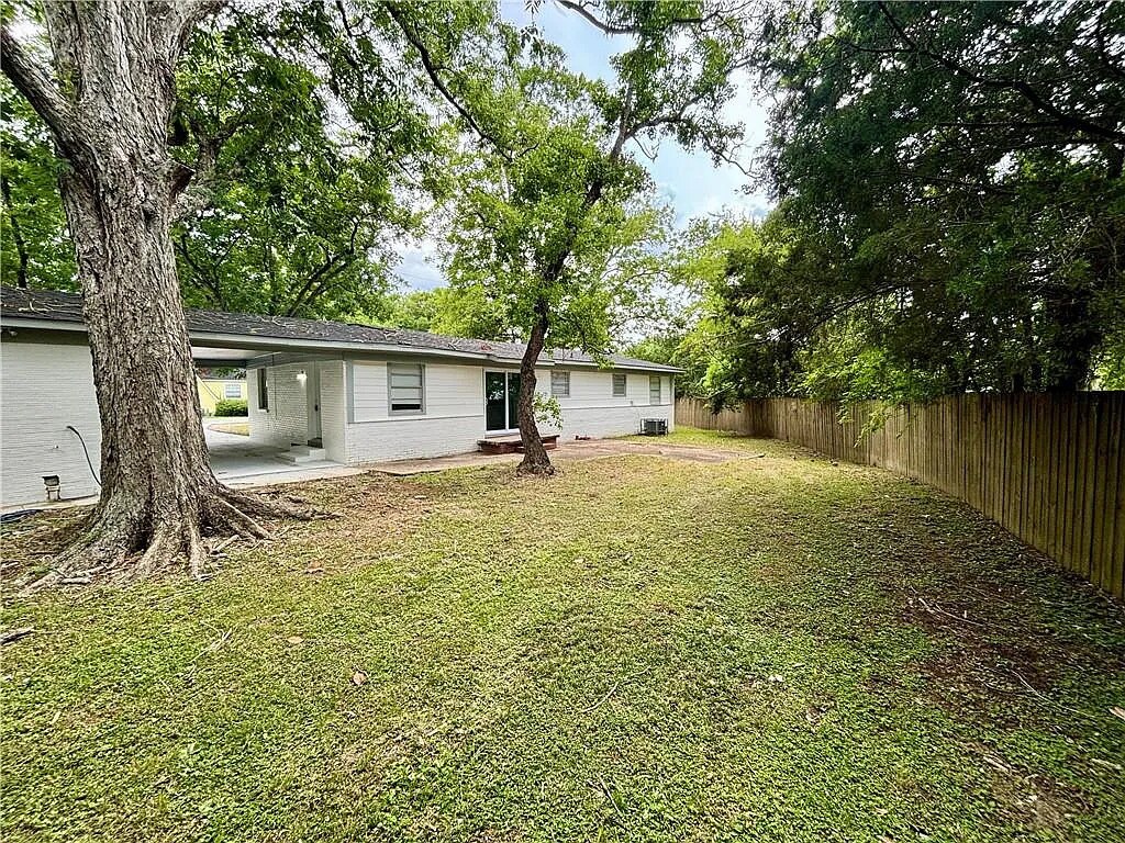 Building Photo - 466 Pinehill Dr
