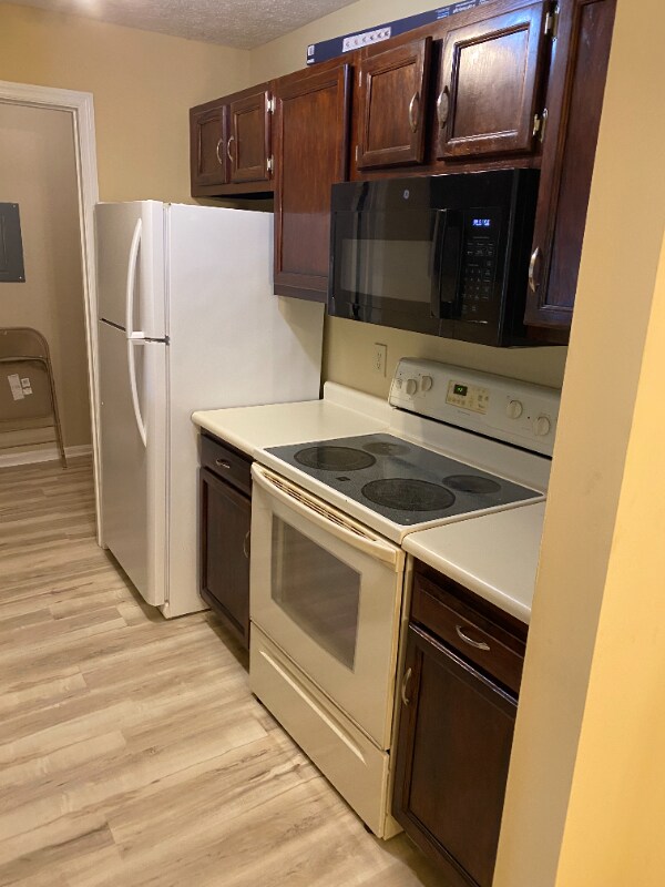 Building Photo - 9633 Crosley Farm Dr