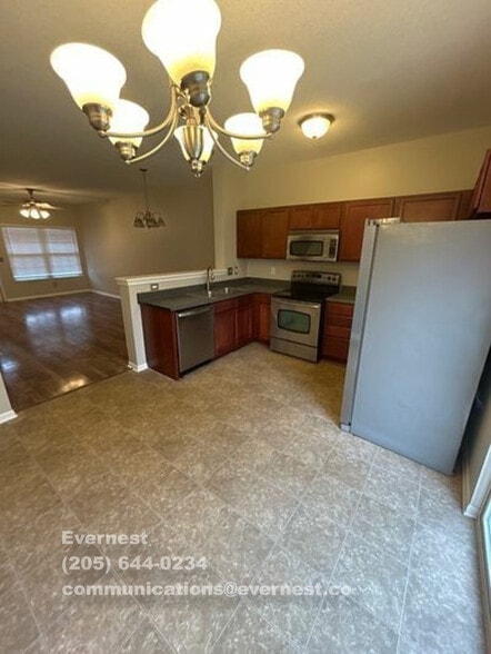 Building Photo - 1208 Green Dr