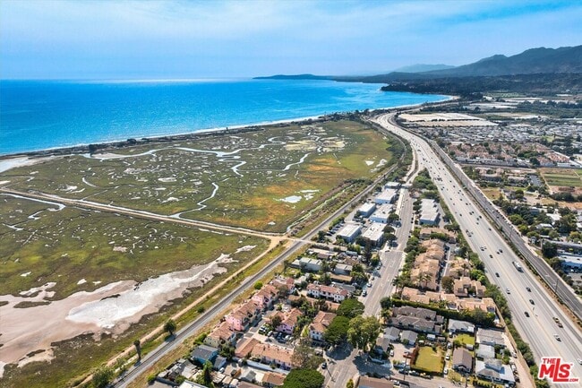 Building Photo - 4297 Carpinteria Ave