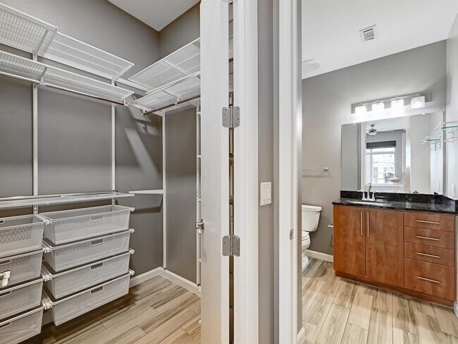 Building Photo - 54 Rainey St