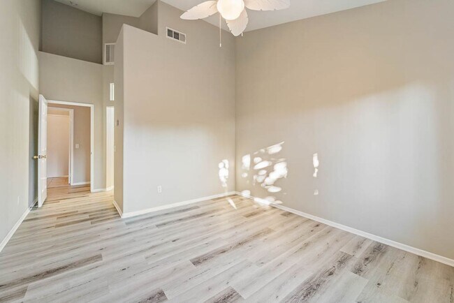 Building Photo - Gorgeous Town Home- Gated community- Pool