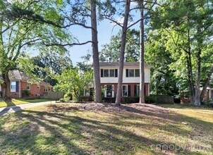 Building Photo - 2438 Knickerbocker Dr