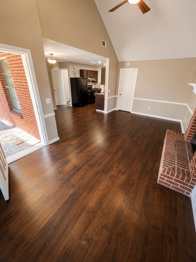 Building Photo - Stylish 2BR/2BA Townhome in Northeast Jackson | Comfort, Convenience & Low-Maintenance Living