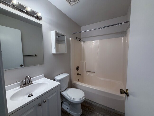 Building Photo - 1356 Vineland Ct SE