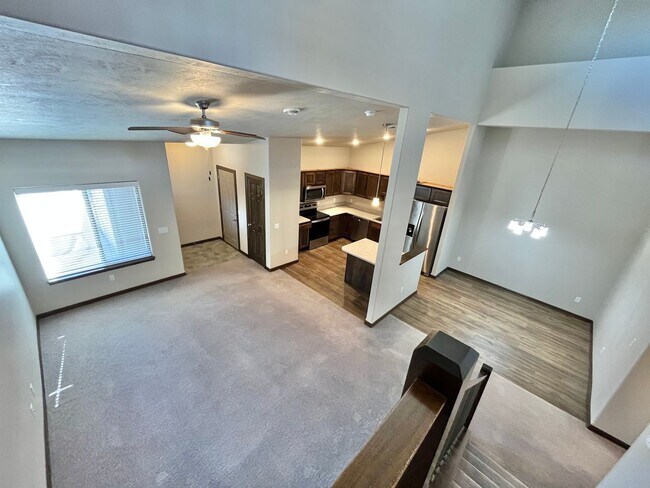 Building Photo - 3 Bed/2.5 Bath Townhome For Rent!