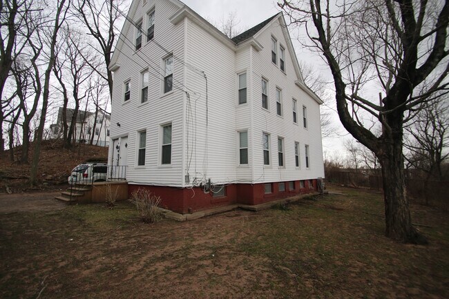 Building Photo - 76 Warren St