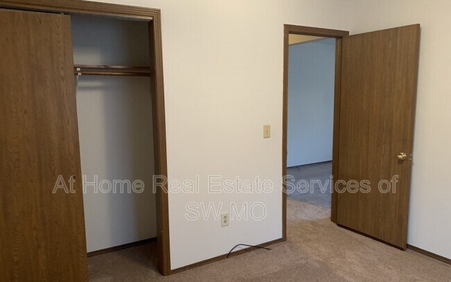 Building Photo - 525 W Edgewood St
