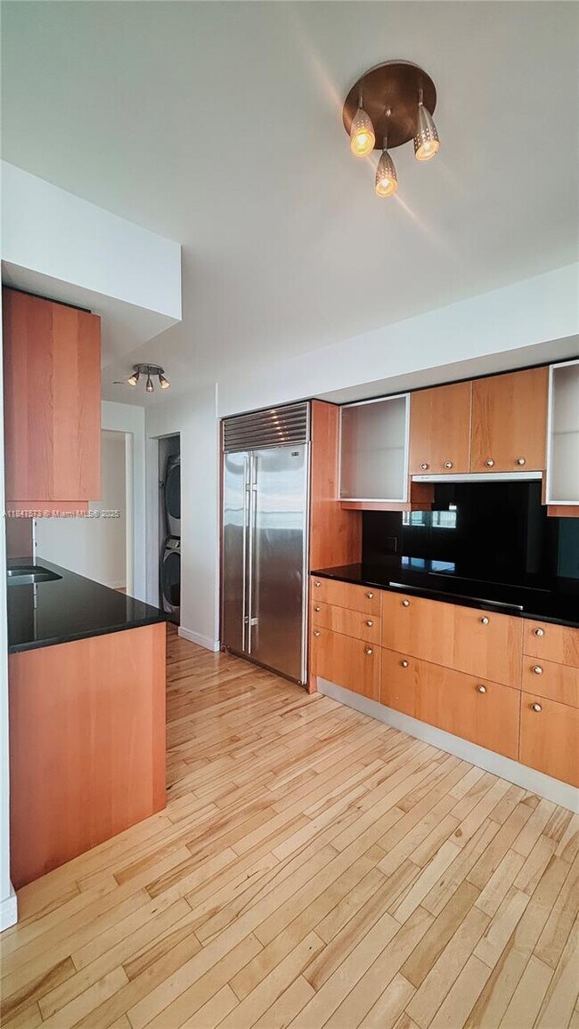 Building Photo - 1331 Brickell Bay Dr