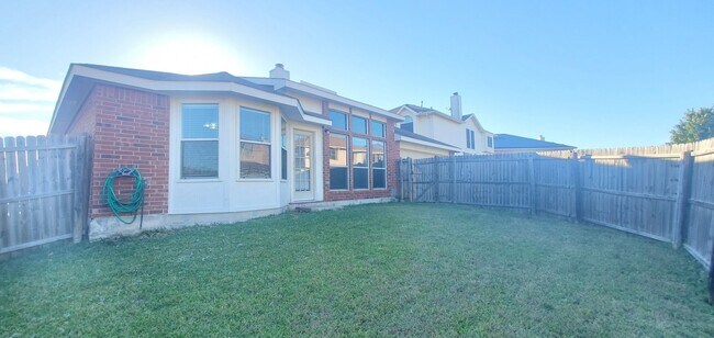 Building Photo - 4 Bed/2 Bath Home in Prime Rockwall Area w/ Fresh Paint & New Floors