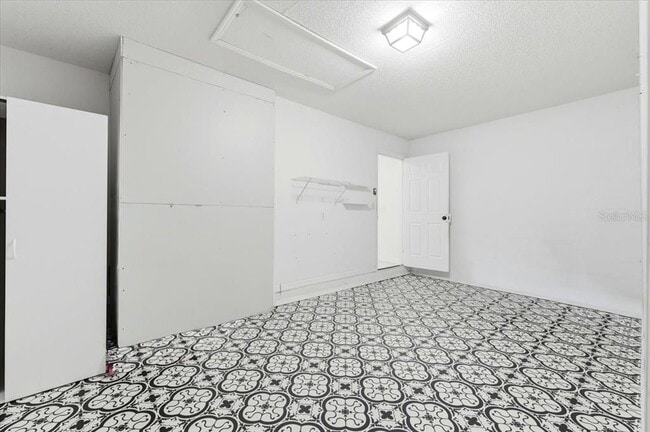 Building Photo - 985 Highland Crest Cir