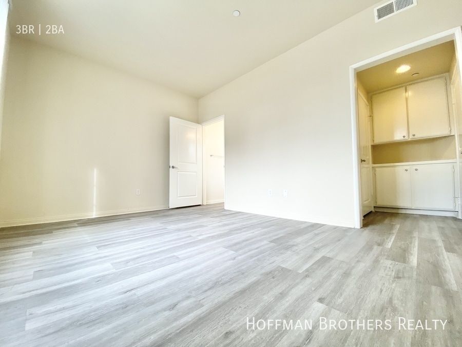 Building Photo - 2810 S Sepulveda Blvd
