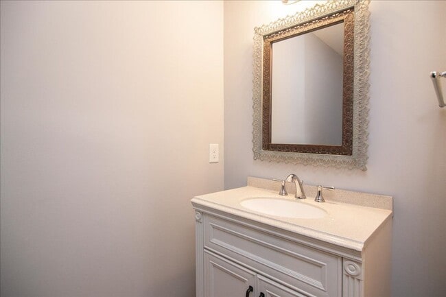 Building Photo - Beautiful 3/2.5 w/ Office Minutes From Airport and Woodward Academy!