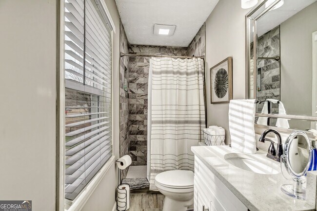 Building Photo - 3017 Valley View Dr