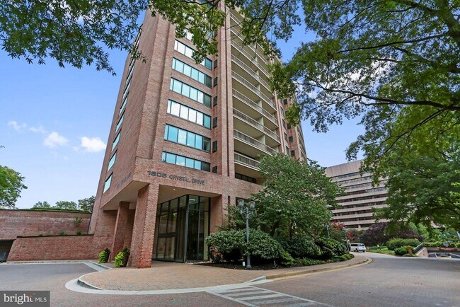 Building Photo - 1805 Crystal Dr
