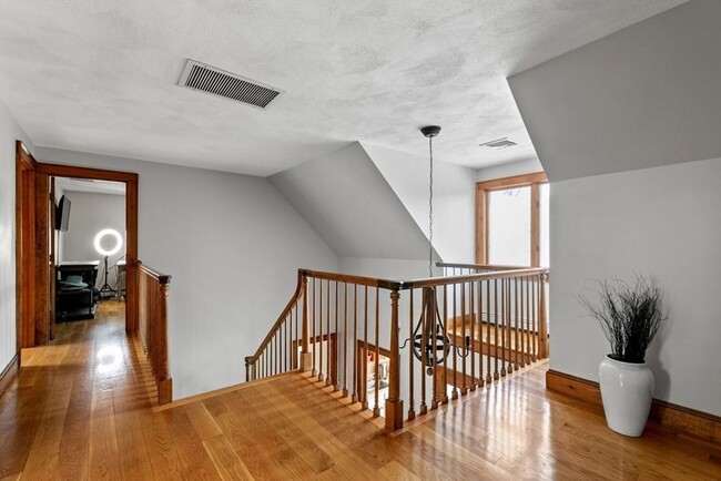 Building Photo - Stunning 3-Bedroom Home with Indoor Pool &...