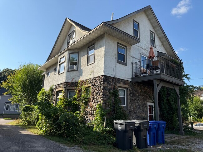 Building Photo - 780 Curfew St