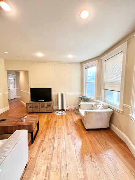 Building Photo - 58 Atkins St