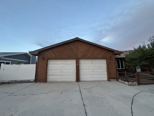 Building Photo - 11299 Woodhill Dr