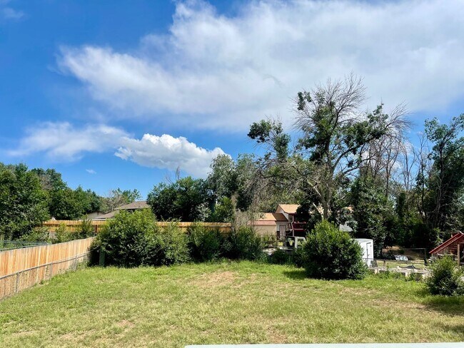 Building Photo - 1011 De La Vista Ln