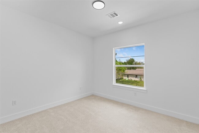 Building Photo - 6186 Eastland St