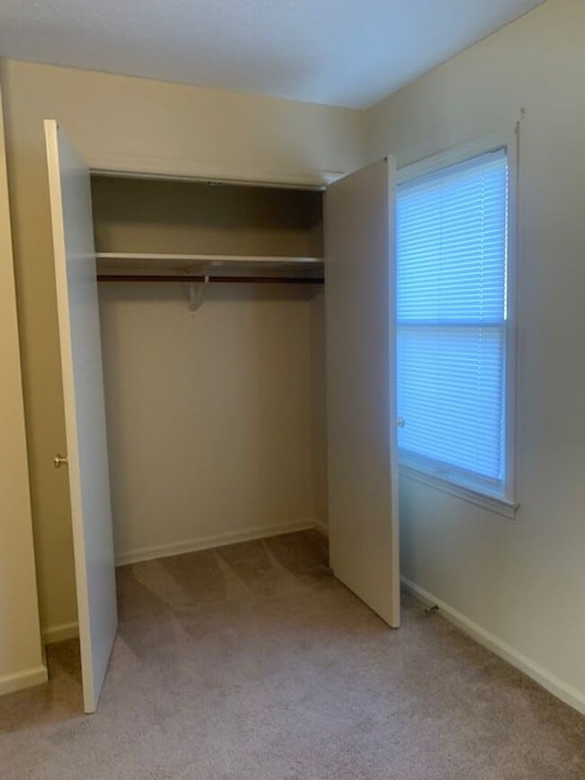 Building Photo - 2-Bedroom townhome - Cliffridge