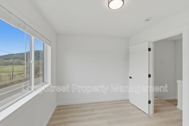 Building Photo - 810 S 19th St