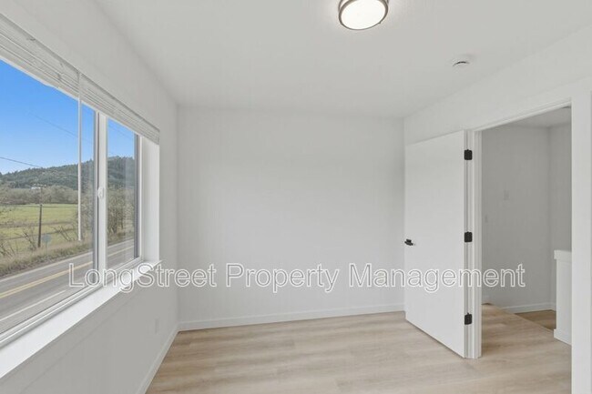 Building Photo - 818 S 19th St