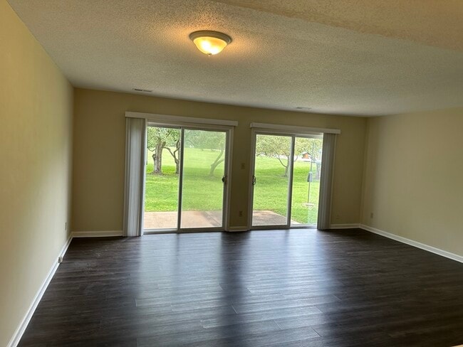 Building Photo - Townhome in Ballwin!!