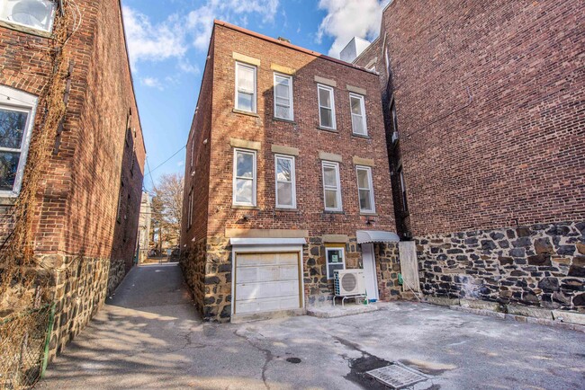 Building Photo - 211 65th St