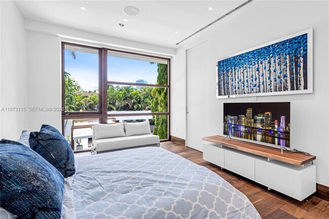 Building Photo - 3009 Pine Tree Dr