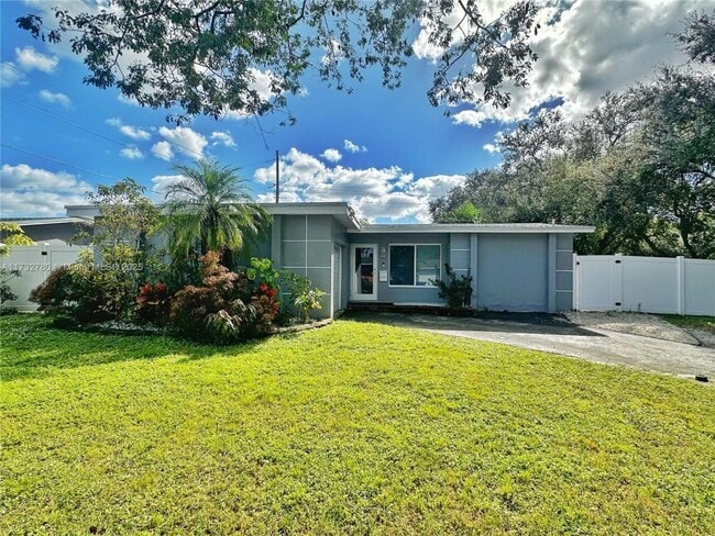 Primary Photo - 3 bedroom in Hollywood FL 33024