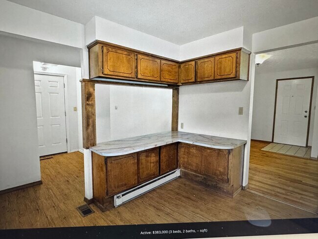Building Photo - 1420 N Mesa Rd