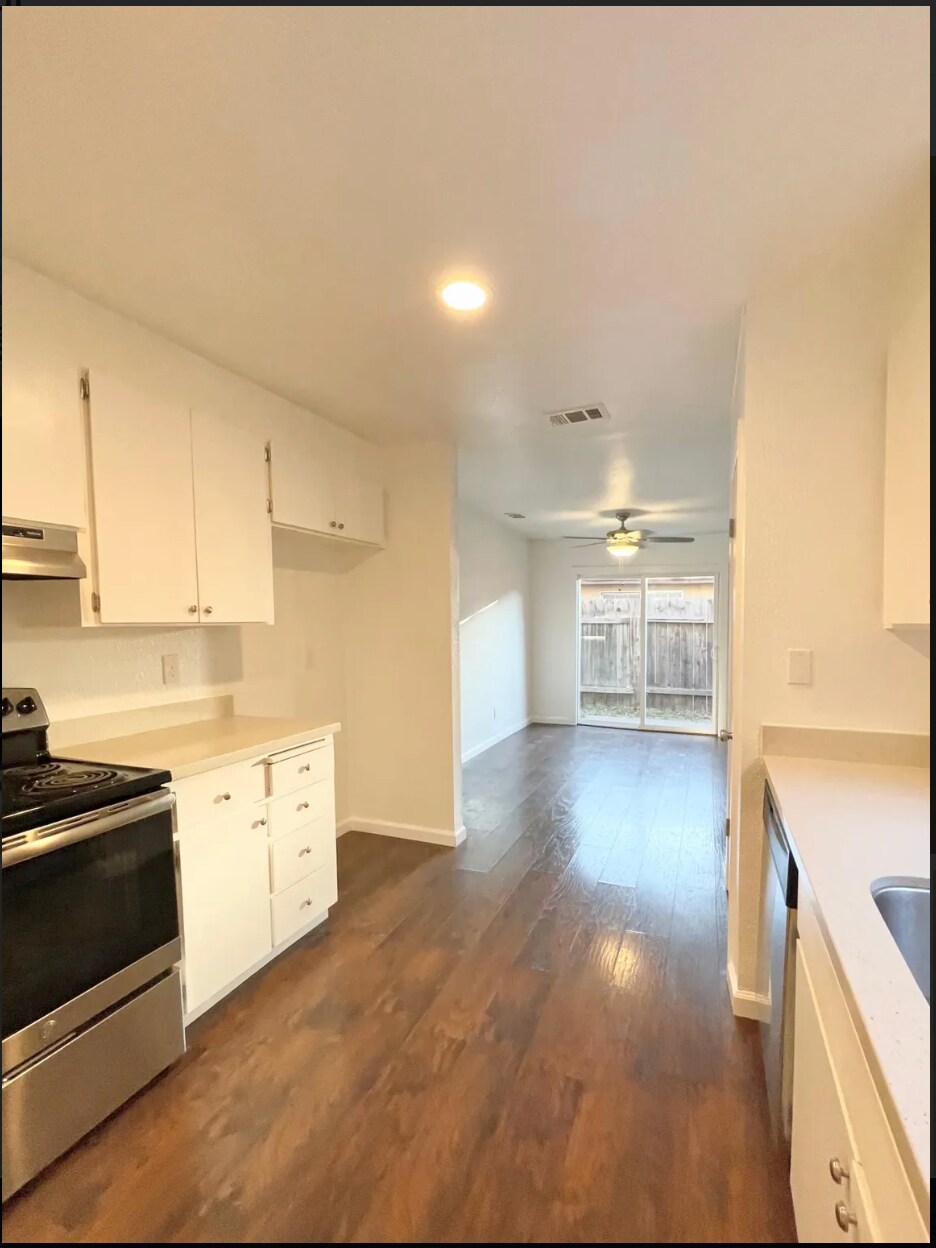 Building Photo - 1788 Long Barn Way