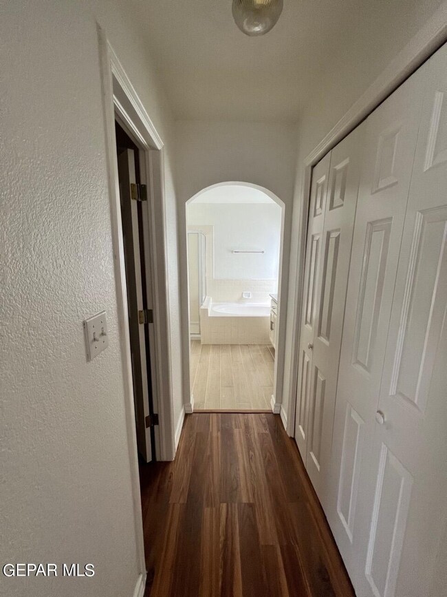Building Photo - 7105 Tierra Roja St