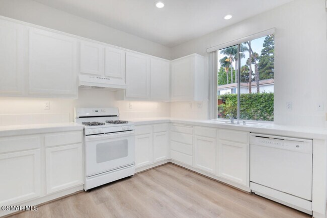 Building Photo - 663 Avenida Magdalena