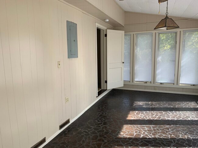 Building Photo - 2751 Lail Rd