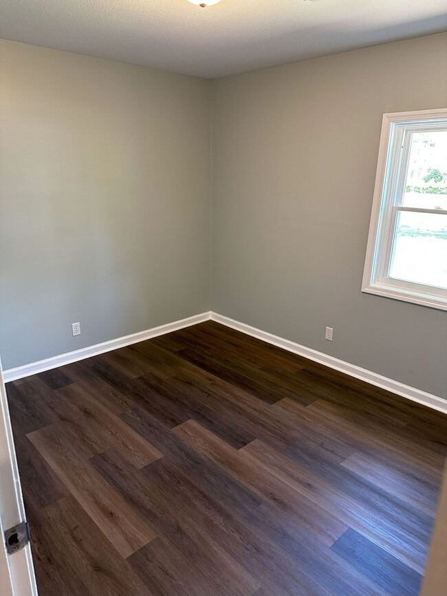 Building Photo - 3 Bedroom Home with Wooded Lot