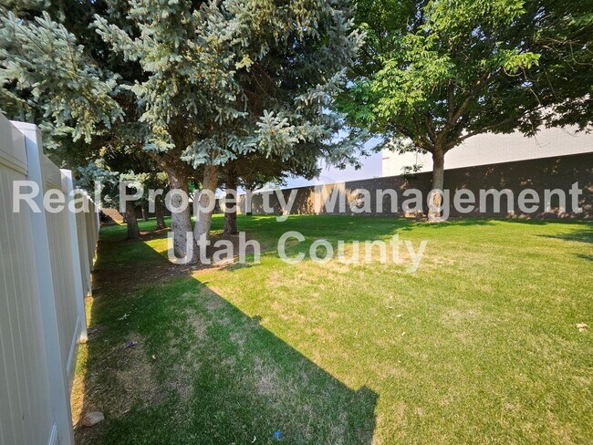 Building Photo - Large Orem Home