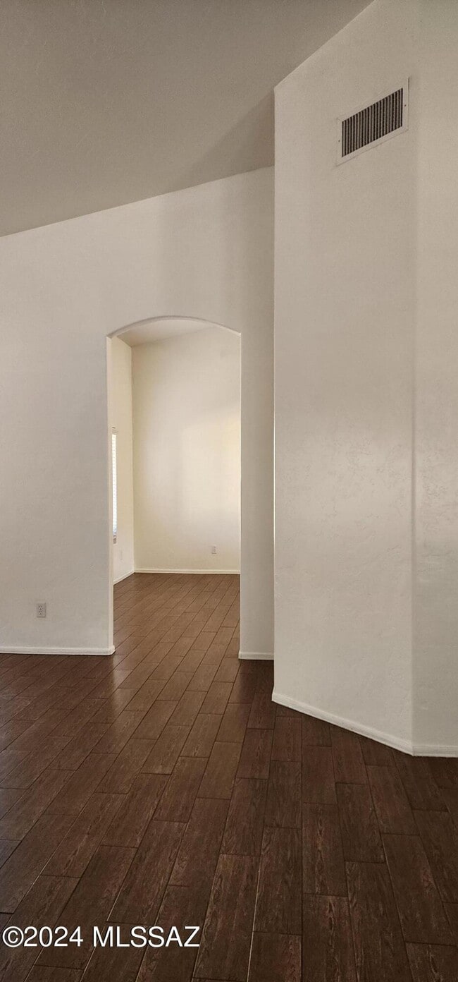 Building Photo - 7659 E Park View Dr