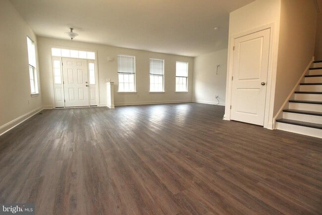 Building Photo - 851 Mapleton Ave