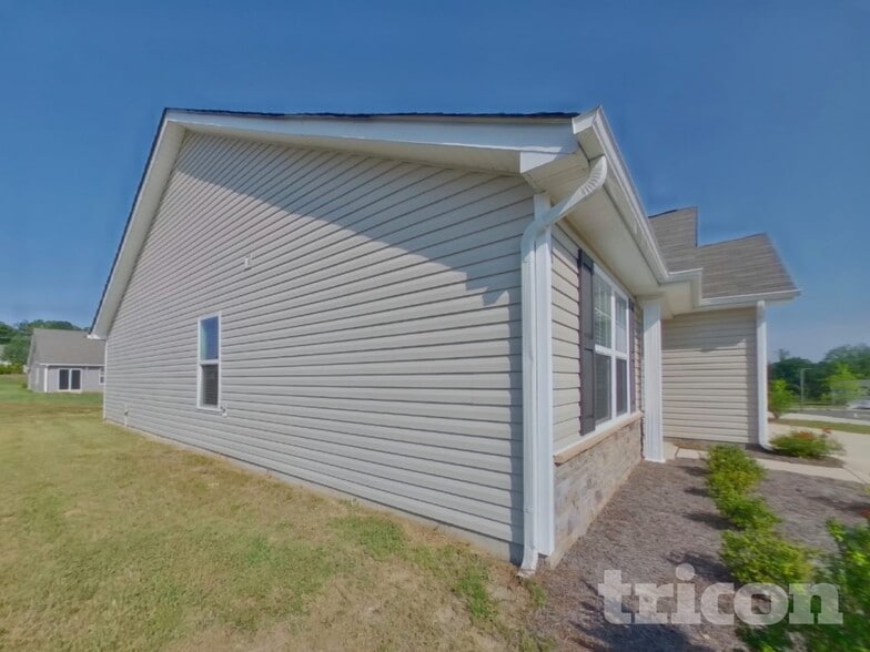 Building Photo - 315 Kenyon Dr