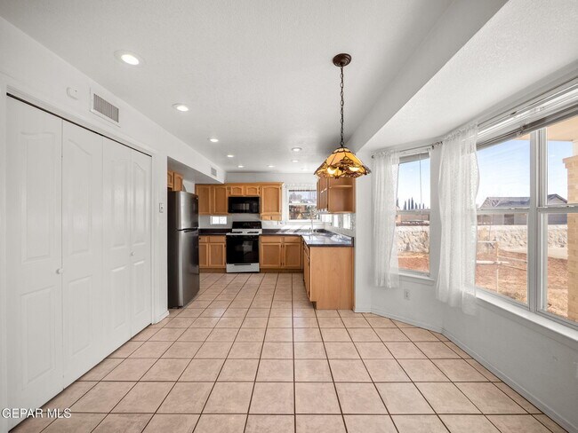 Building Photo - 4572 Loma Linda Cir