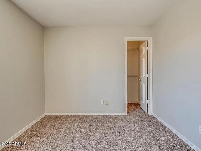 Building Photo - 16625 S 34th Way