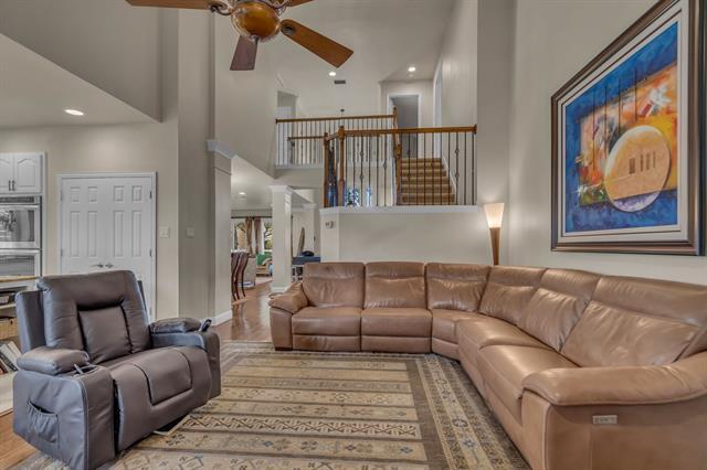 Building Photo - 6120 Brookhollow Dr