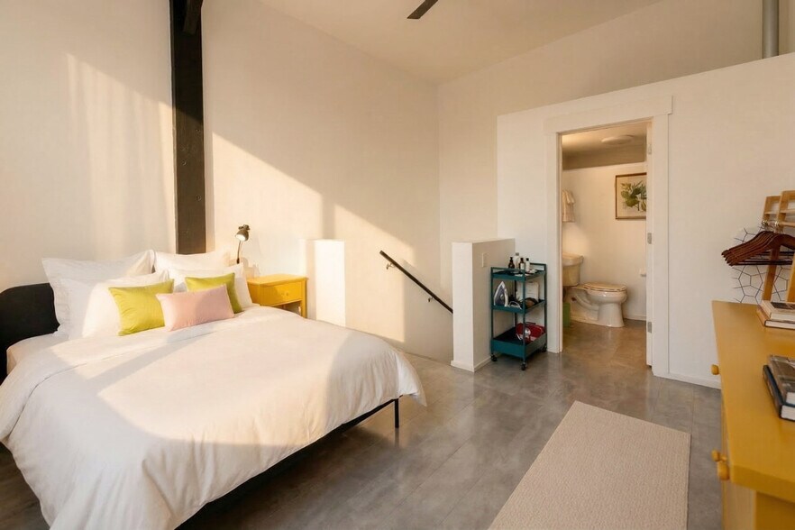 Building Photo - 1429 Elm St